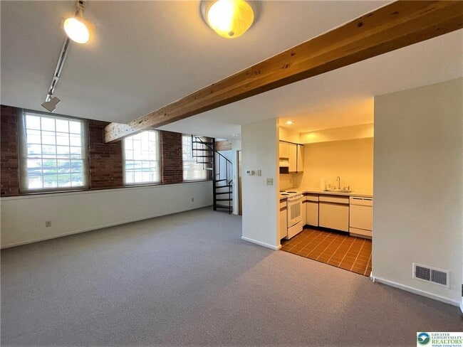 Photo - 101 W Race St