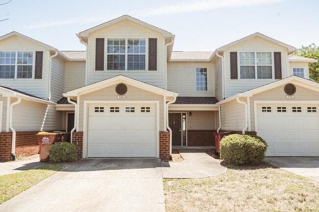 Building Photo - 748 Majestic Dr