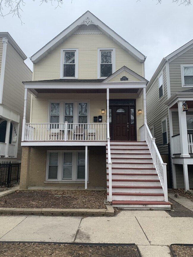 Front Of House - 1807 W Eddy St Condo Unit 2