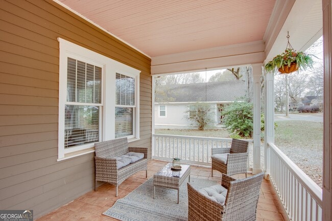 Photo - 1698 Temple Ave