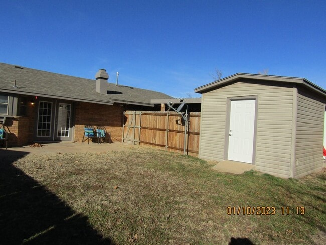 207 NE 46th St