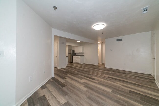 Photo - Collegiate Court Apartments