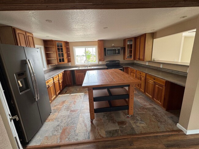 Photo - 4 Bedroom 2 Bath - Quiet country Property