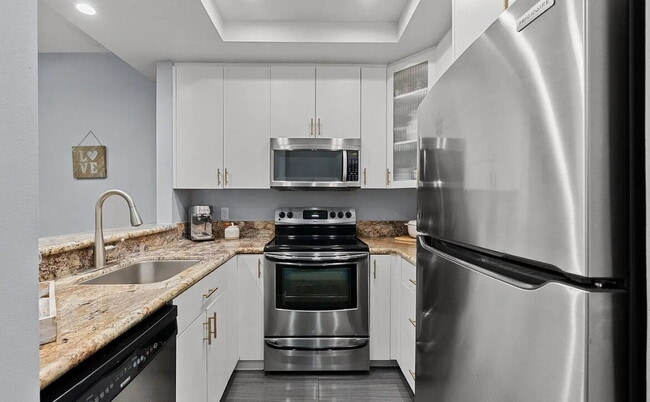 "Chic 1-Bedroom Gem with Central Vacuum & ... - "Chic 1-Bedroom Gem with Central Vacuum & ... Apartment