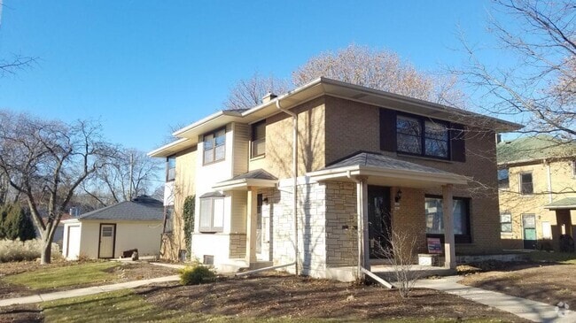 Building Photo - 4401 N Sheffield Ave Rental
