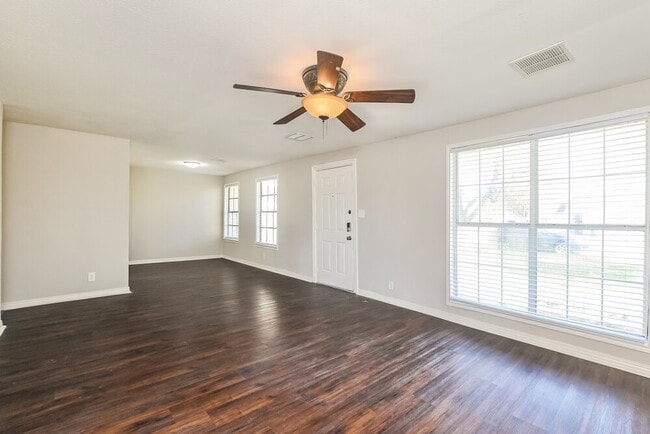 1121 14th Ave N