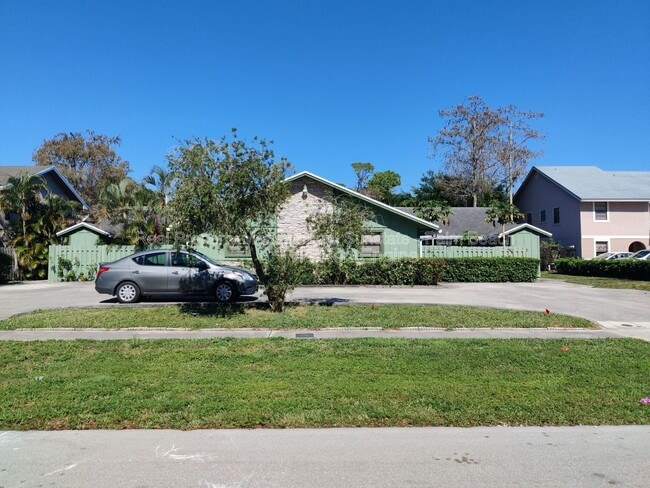 Building Photo - 13789 Bottlebrush Ct Unit B