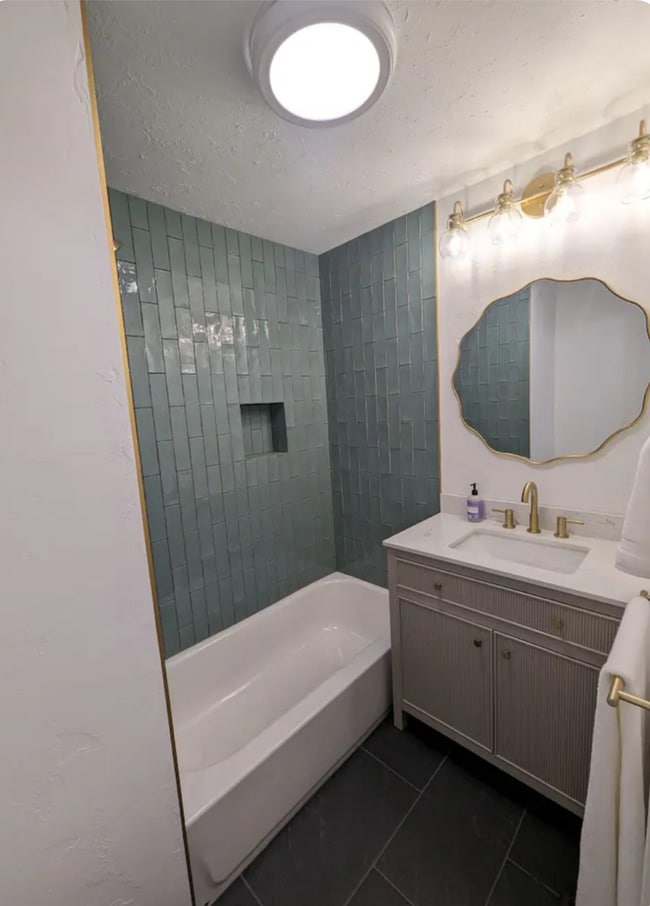 Photo - 902 Karrow Ave