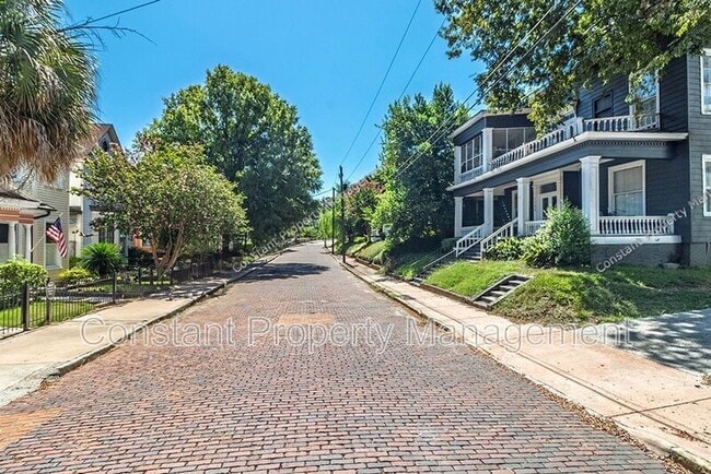 Photo - 1166 Bond St