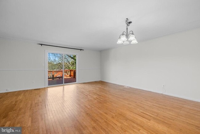 Photo - 1095 Travis Ln