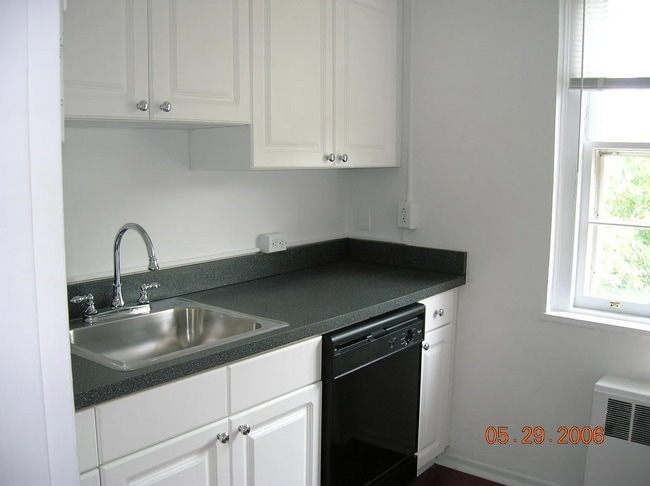 Building Photo - 734 North Terrace