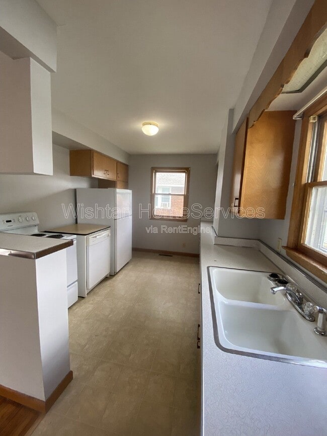 Photo - 516 W Murray St