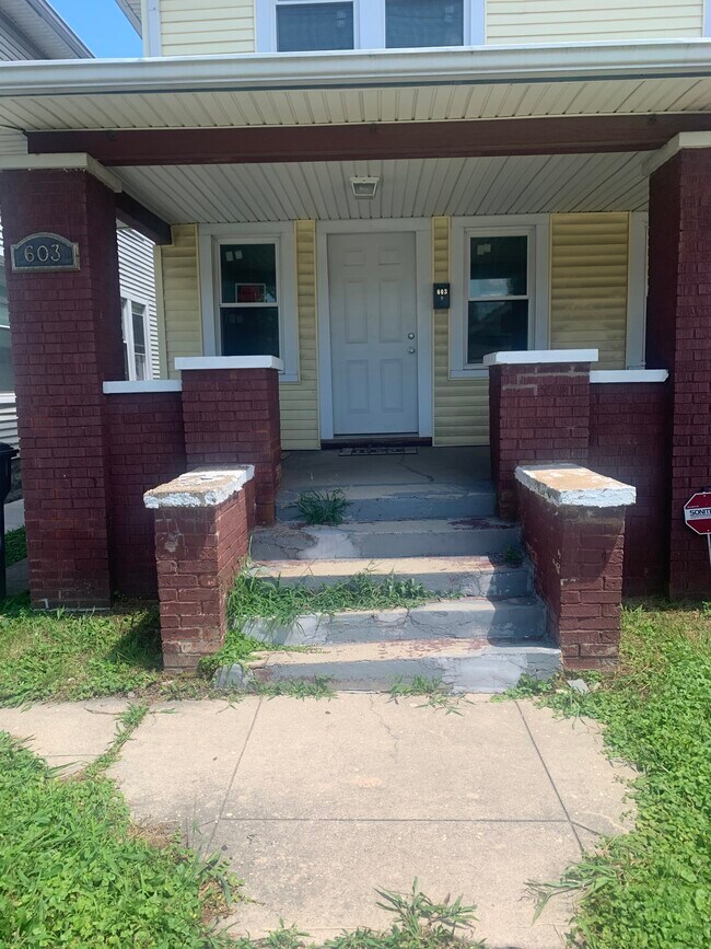 Photo - 603 N Rural st