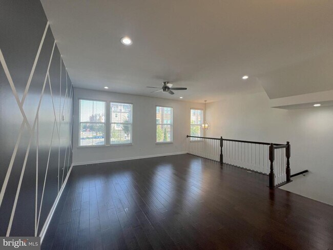 Photo - 3092 Alan Shepard St