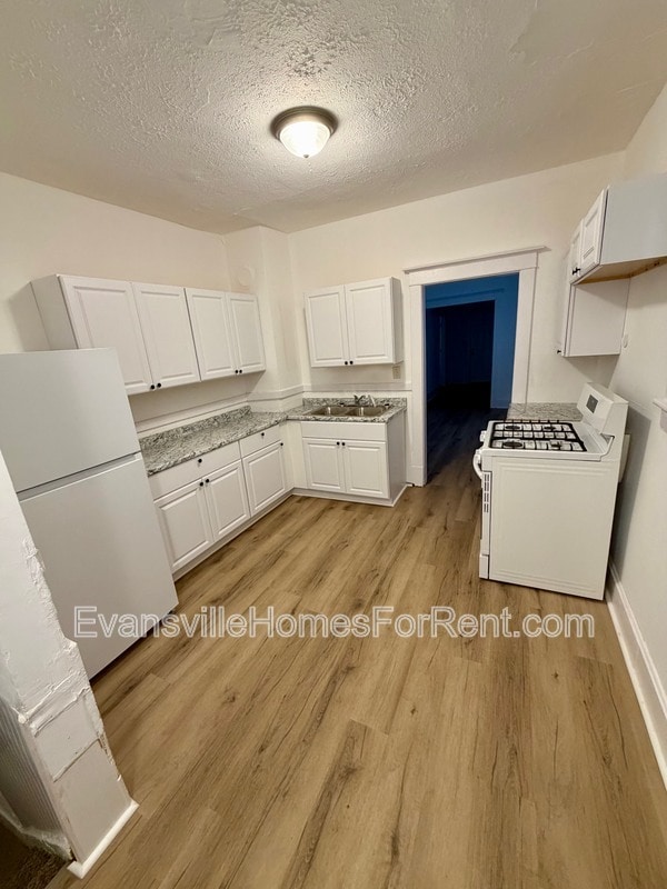 Photo - 215 W Louisiana St