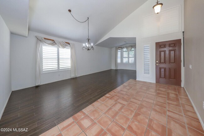 Photo - 831 S Rincon Rising Rd