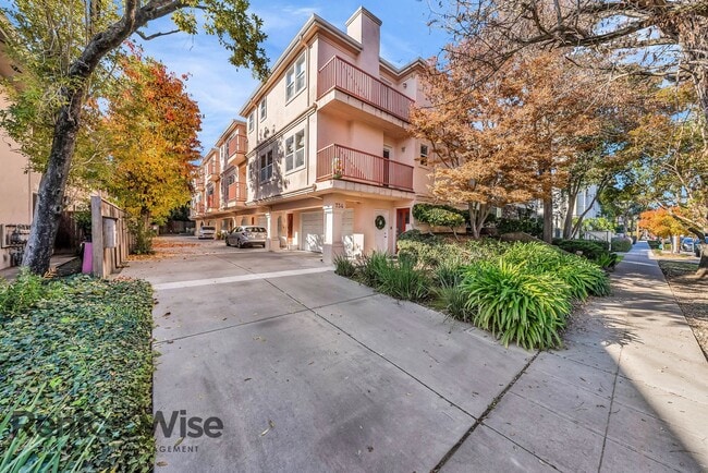 Photo - 734 Chestnut St