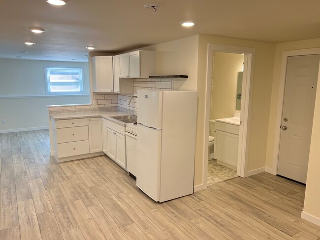 Photo - 6118 Strathmore Ln Unit B