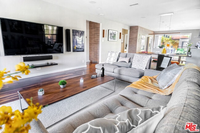 Photo - 3769 Greenwood Ave