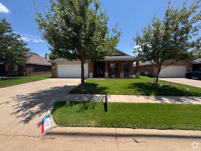 Building Photo - Beautiful & Spacious 4-Bedroom Home in Lub...