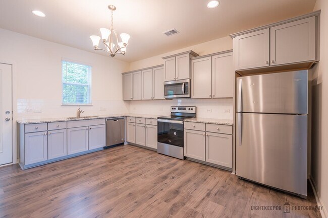 Photo - 215 Banbury Ln