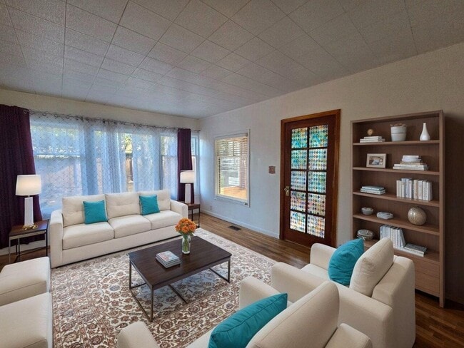 Building Photo - 1764 SE Douglas Ave