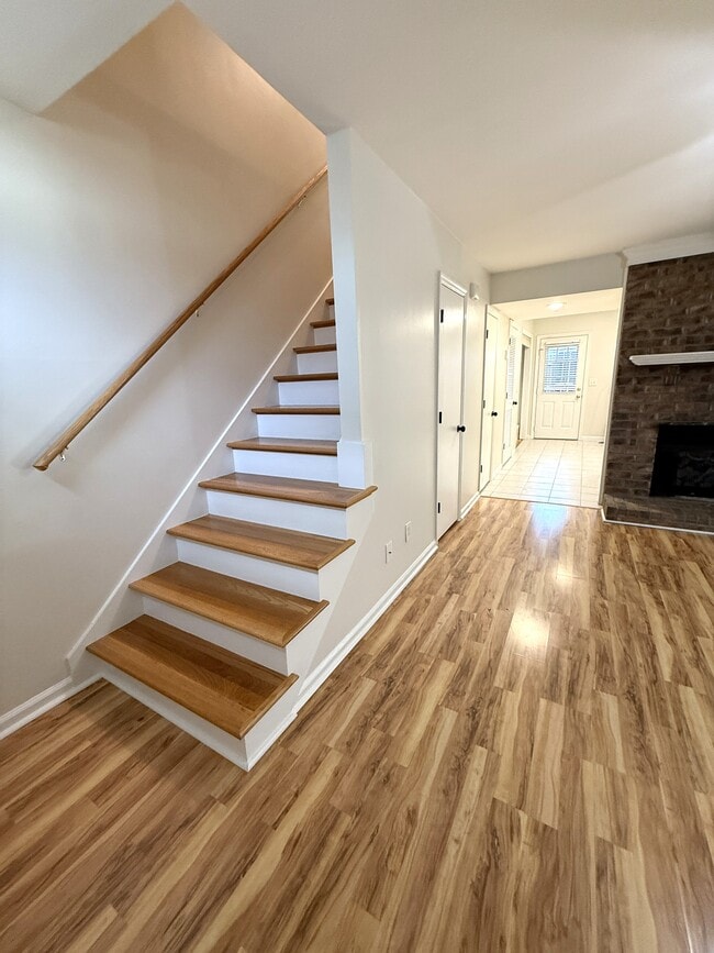 Photo - 250 Sanders Ferry Rd