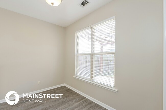 Photo - 1025 Washington Ct