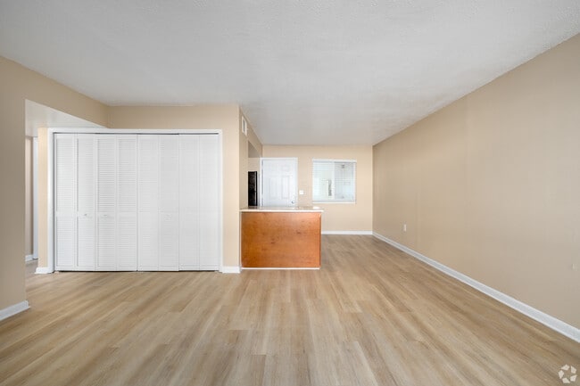 Photo - Palm Villas Apartments