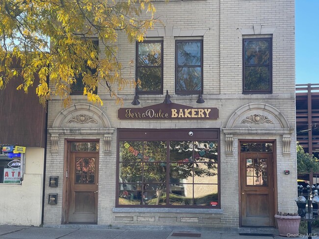 Building Photo - 1049 Main St Unit #2