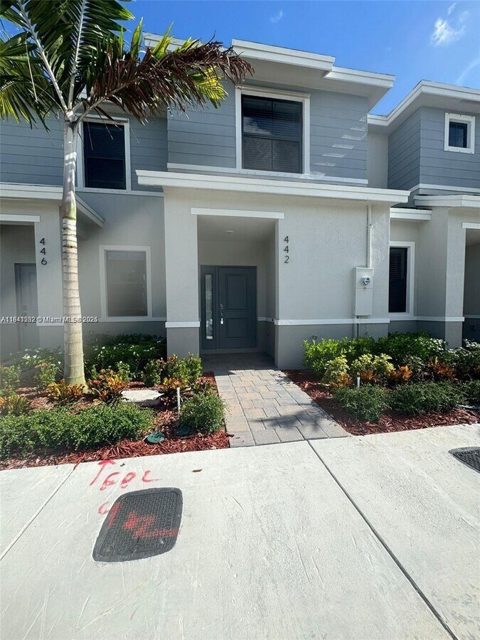 Photo - 442 NE 12th St Townhome