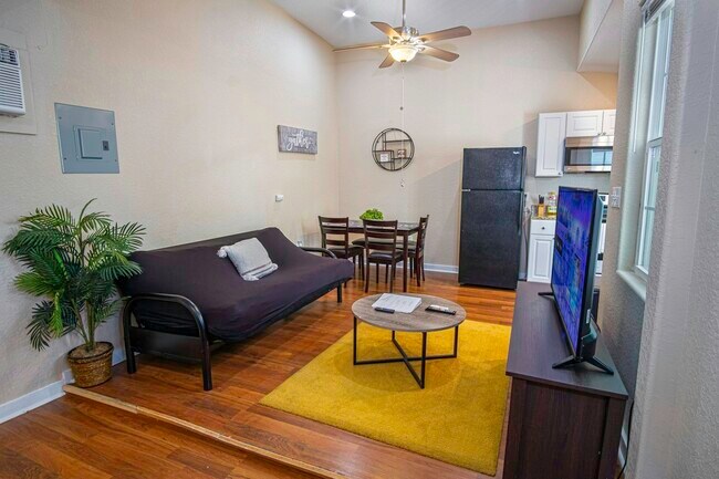 121 Douglas Way St Unidad B