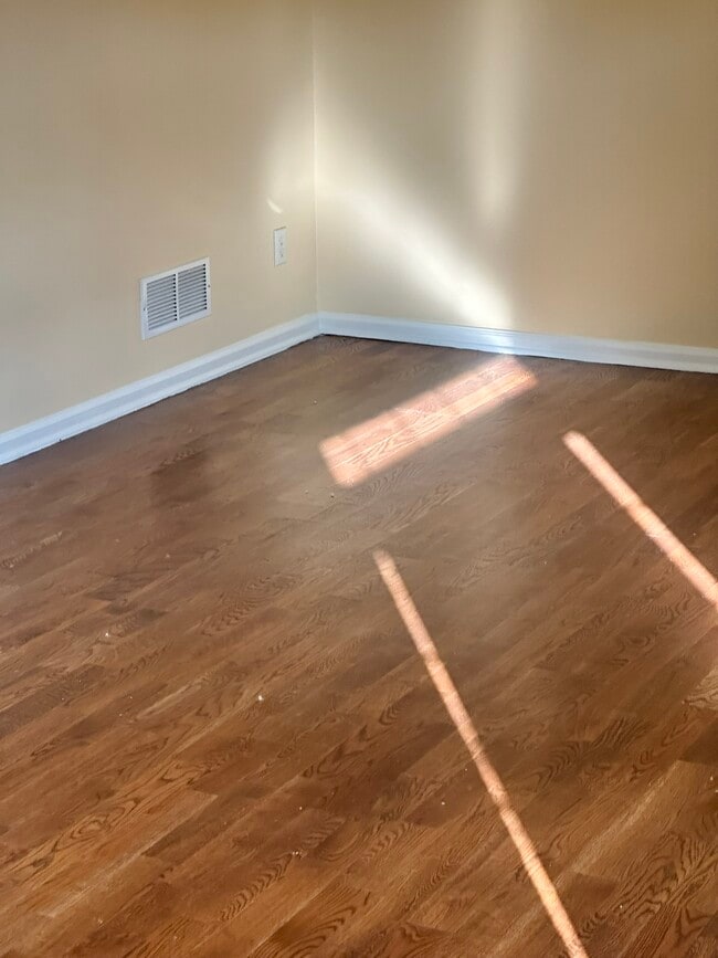 Photo - 420 White Rose Trce