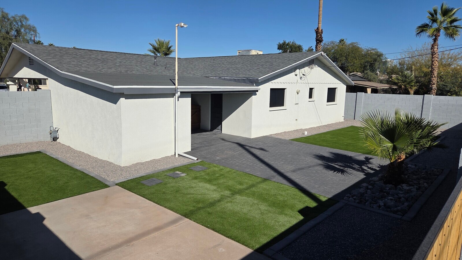 Photo - 1051 W 9th St