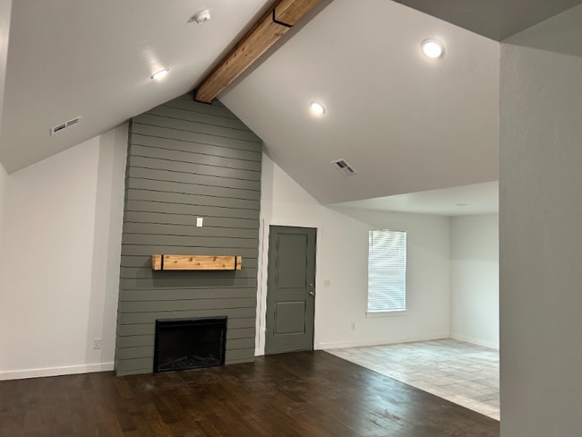 Photo - 4600 Lincoln St