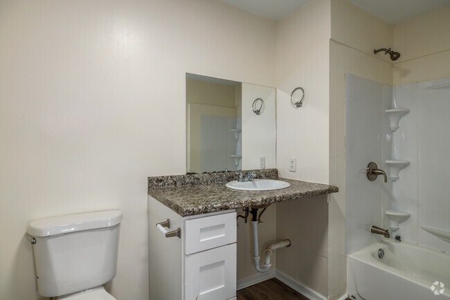2BR, 1BA - 860SF - Bathroom