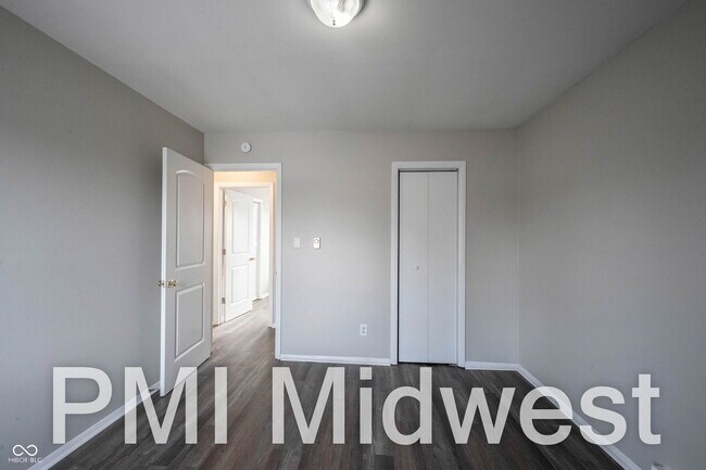 Photo - 4881 300W Unit 18