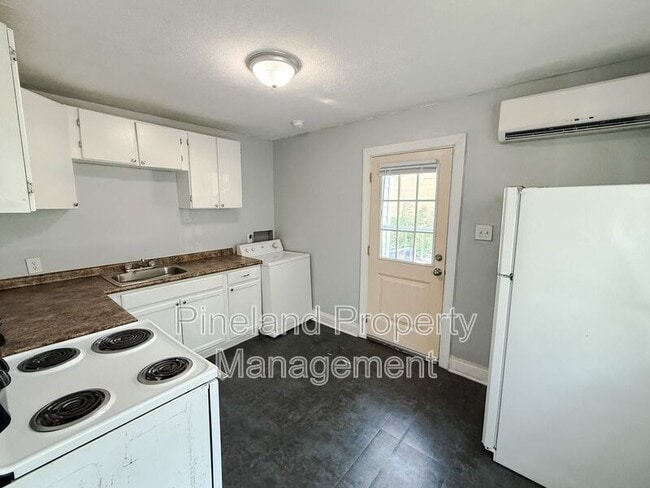 Photo - 2108 Rogers Dr