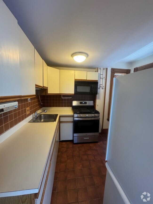 Building Photo - 96 College Ave Unit 2 Rental