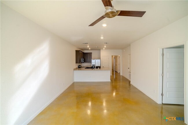 Building Photo - 907 Switchgrass Dr Rental