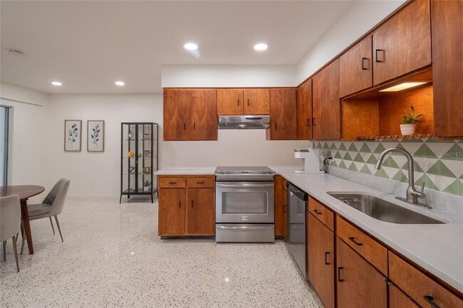 Photo - 725 Wilson Ave
