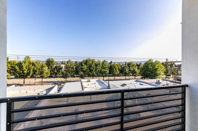 Photo - 14612 Calvert St Unidad 407