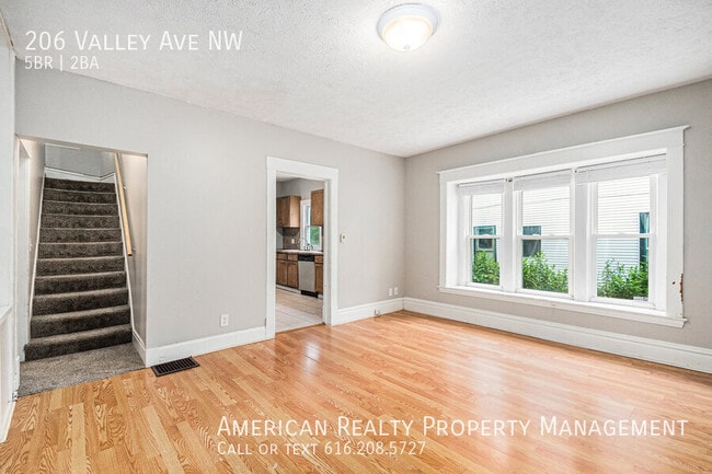 Photo - 206 Valley Ave NW
