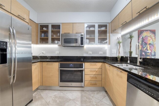 Building Photo - 31 SE 5th St Unit 1907 Rental