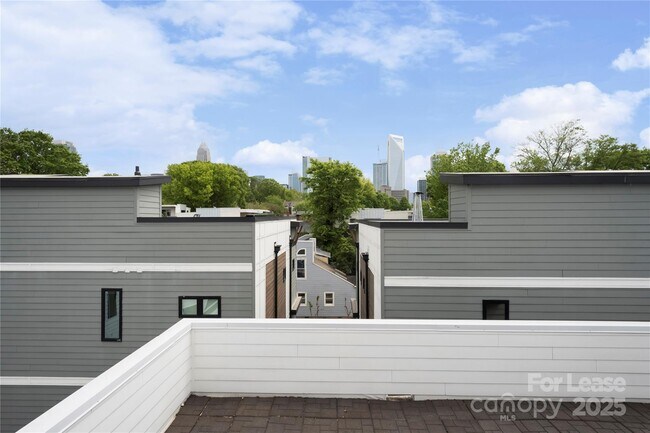 Photo - 1004 Greenleaf Ave