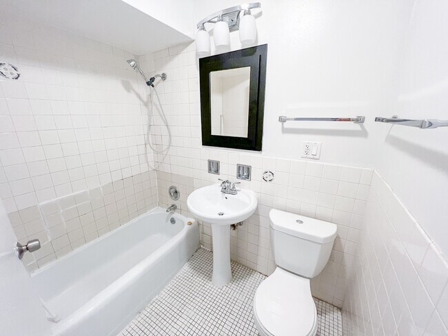 Photo - 6106 N Kenmore Ave Unit #311