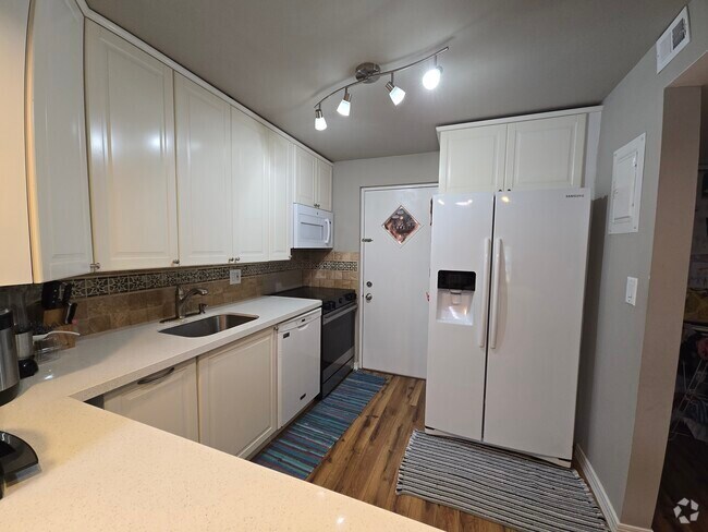 Building Photo - 2326 S Cypress Bend Dr Unit 118 Rental