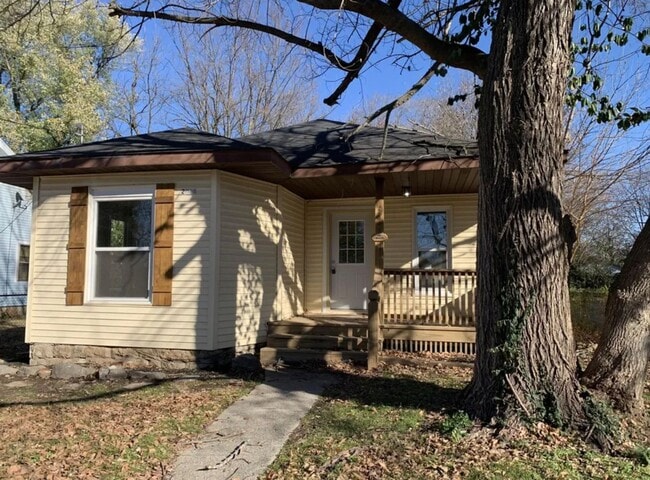 Building Photo - 3 bedroom/2 bath house