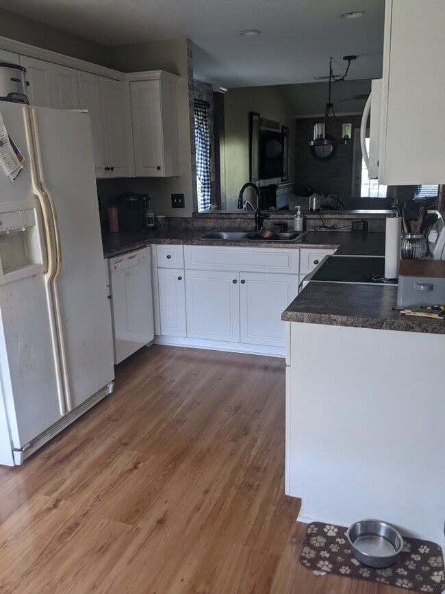 Building Photo - 230 Sunview Dr Unit 230