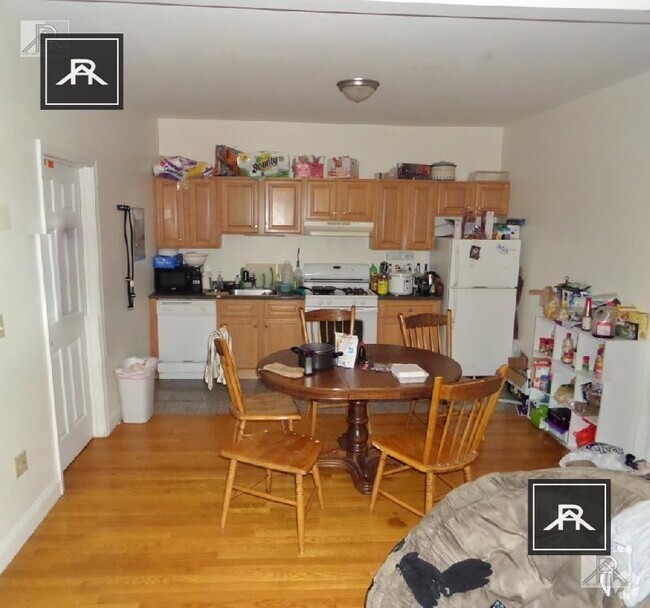 Building Photo - 4 bedroom in Brighton MA 02135 Unit 1 Rental